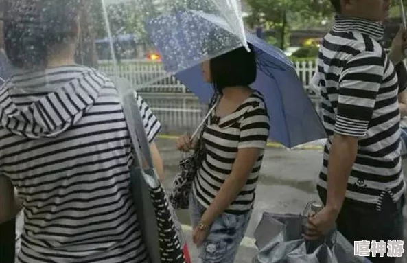 久久偷拍人为什么能看到真实一面为何引发好奇心