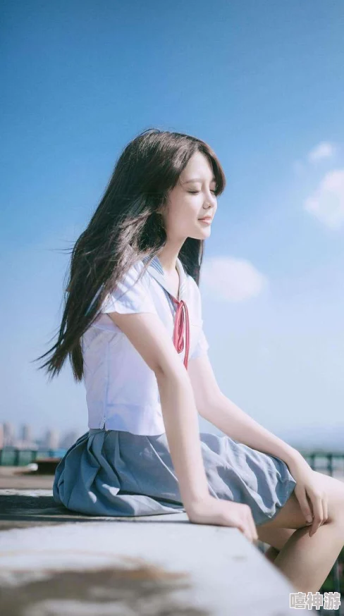 为何如此流行？“白丝校花被 狂揉大胸照片”的争议性使其传播更广